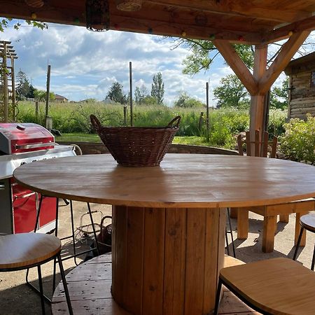 La Grange Aux Hirondelles - Appartement Complet Et Independant Commelle-Vernay Kültér fotó