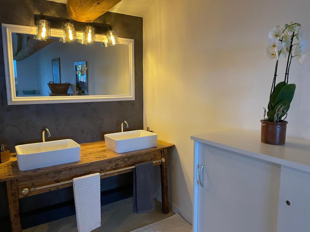 La Grange Aux Hirondelles - Appartement Complet Et Independant Commelle-Vernay Kültér fotó