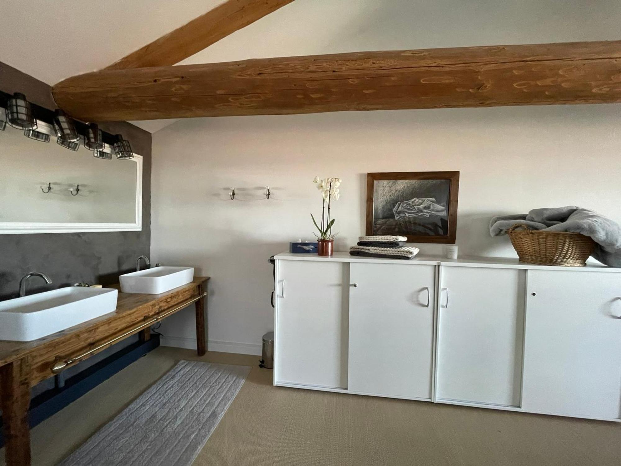 La Grange Aux Hirondelles - Appartement Complet Et Independant Commelle-Vernay Kültér fotó